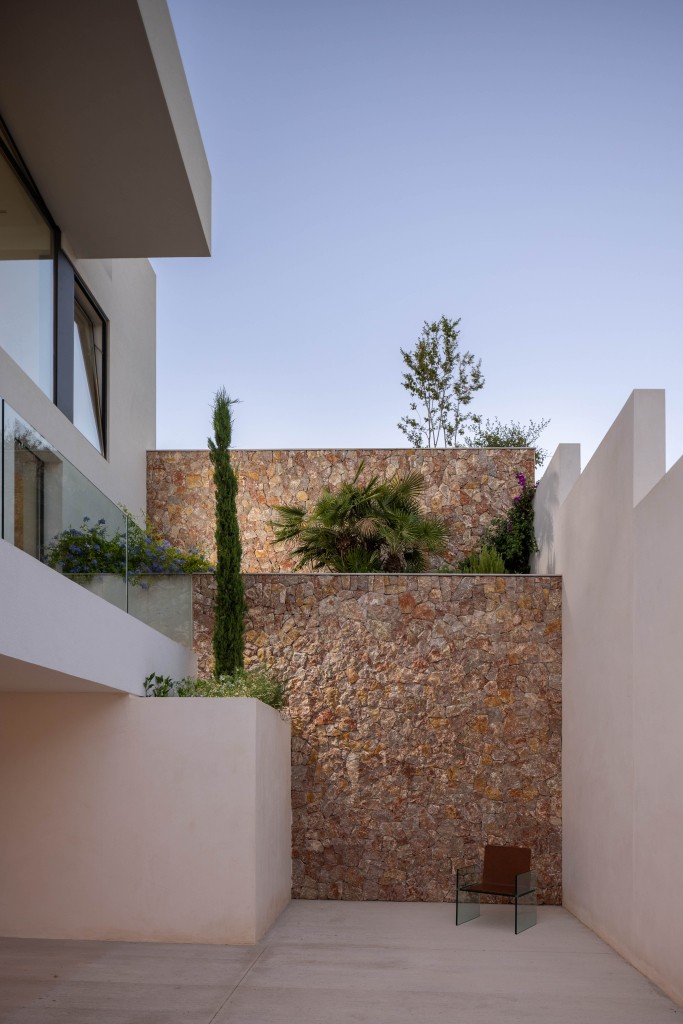 Minimal_Studio-Oblique_House-15
