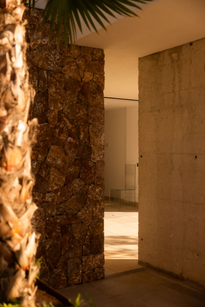 Minimal_Studio-Oblique_House-2
