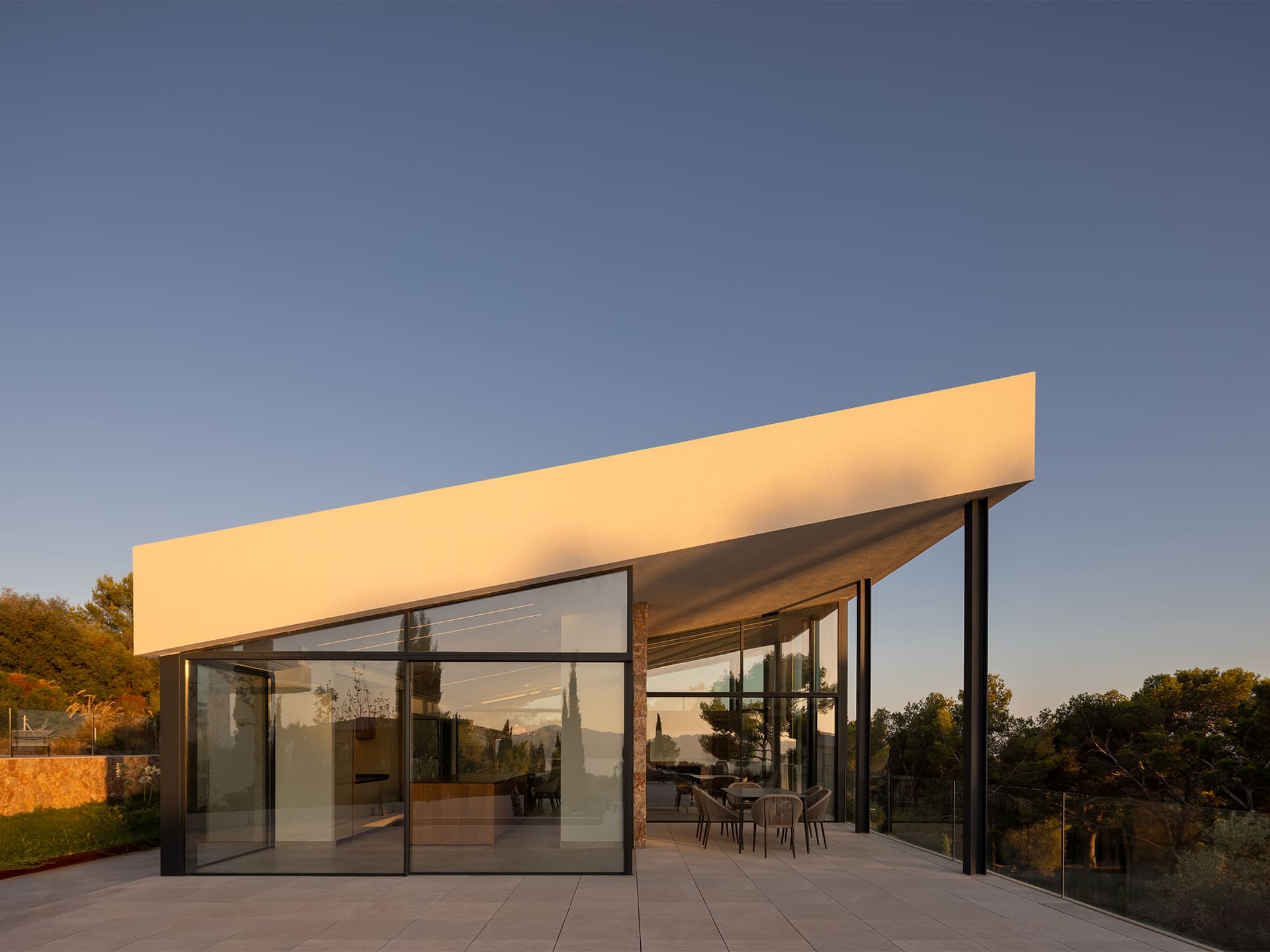 Minimal_Studio-Oblique_House