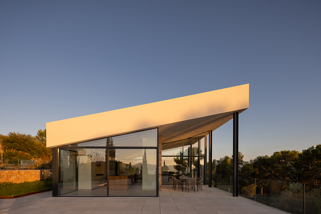 Minimal_Studio-Oblique_House